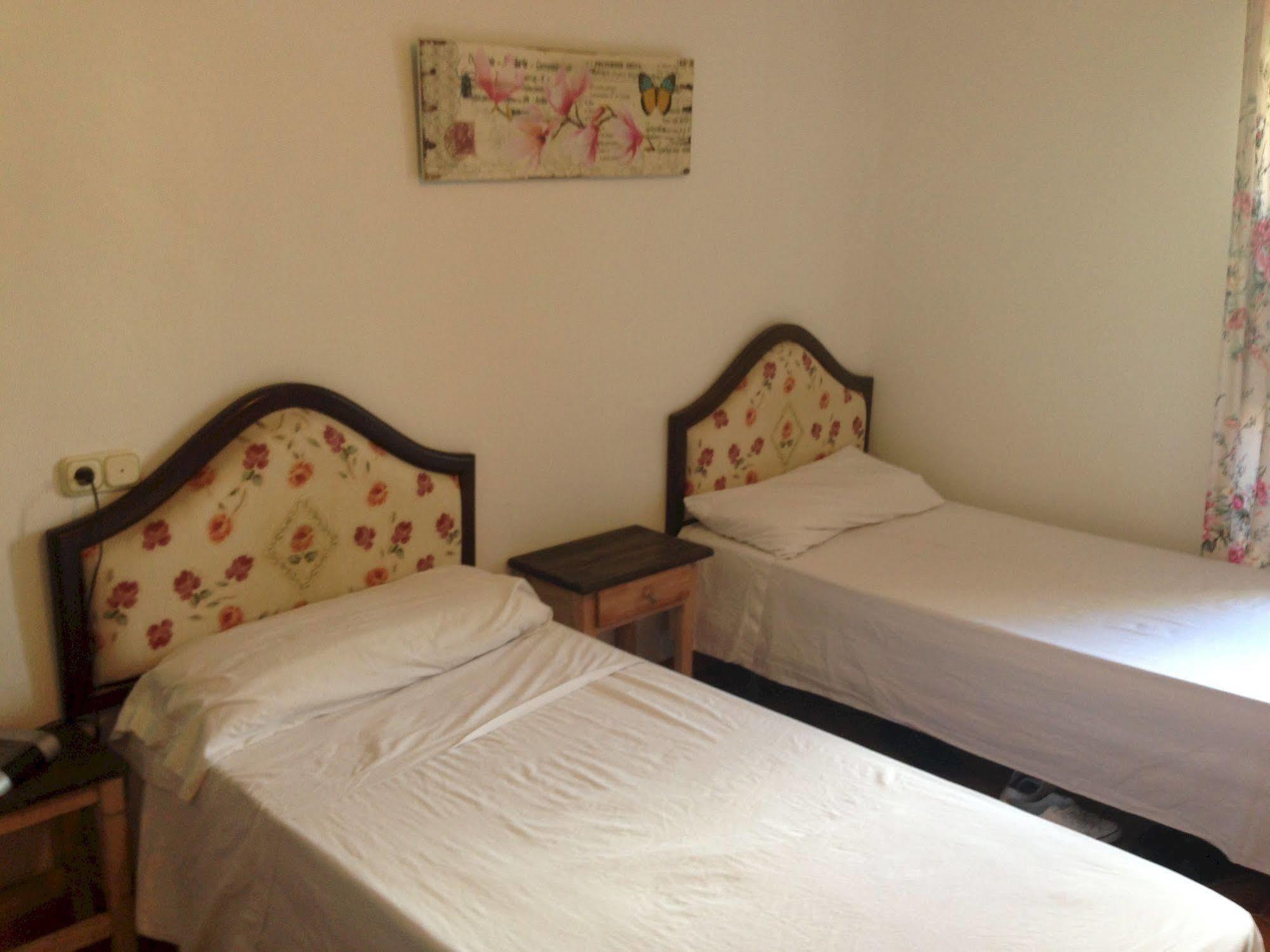 Residencial Rustic Lau Hostel Palma de Mallorca Ngoại thất bức ảnh